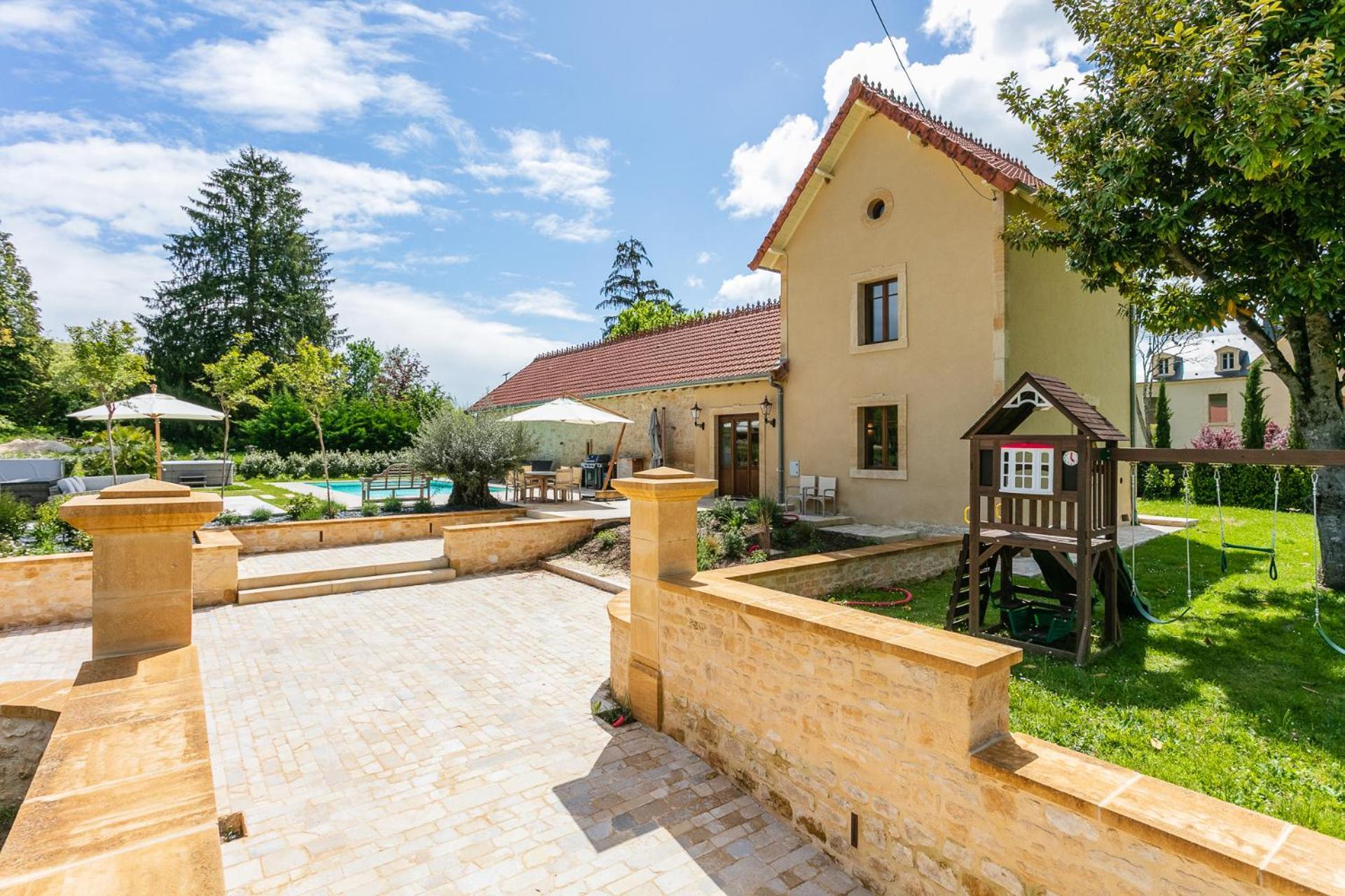 Guardian House Of Chateau Monteil With Heated Pool And Jacuzzi Villa Calviac-en-Perigord Екстериор снимка